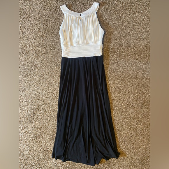 Black & white Sangria women’s formal dress - Picture 6 of 7
